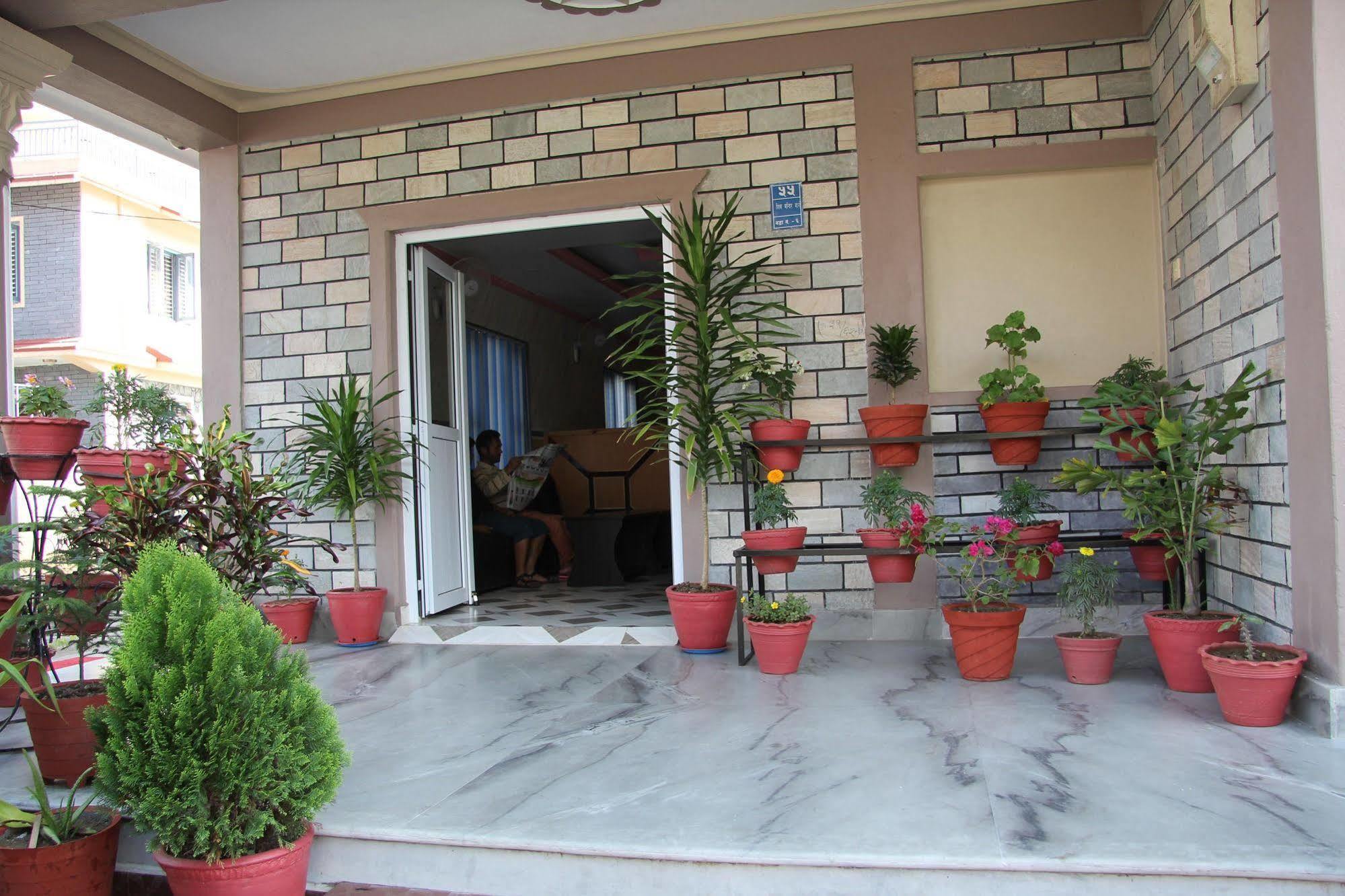 Hotel Buttercup Pokhara Bagian luar foto