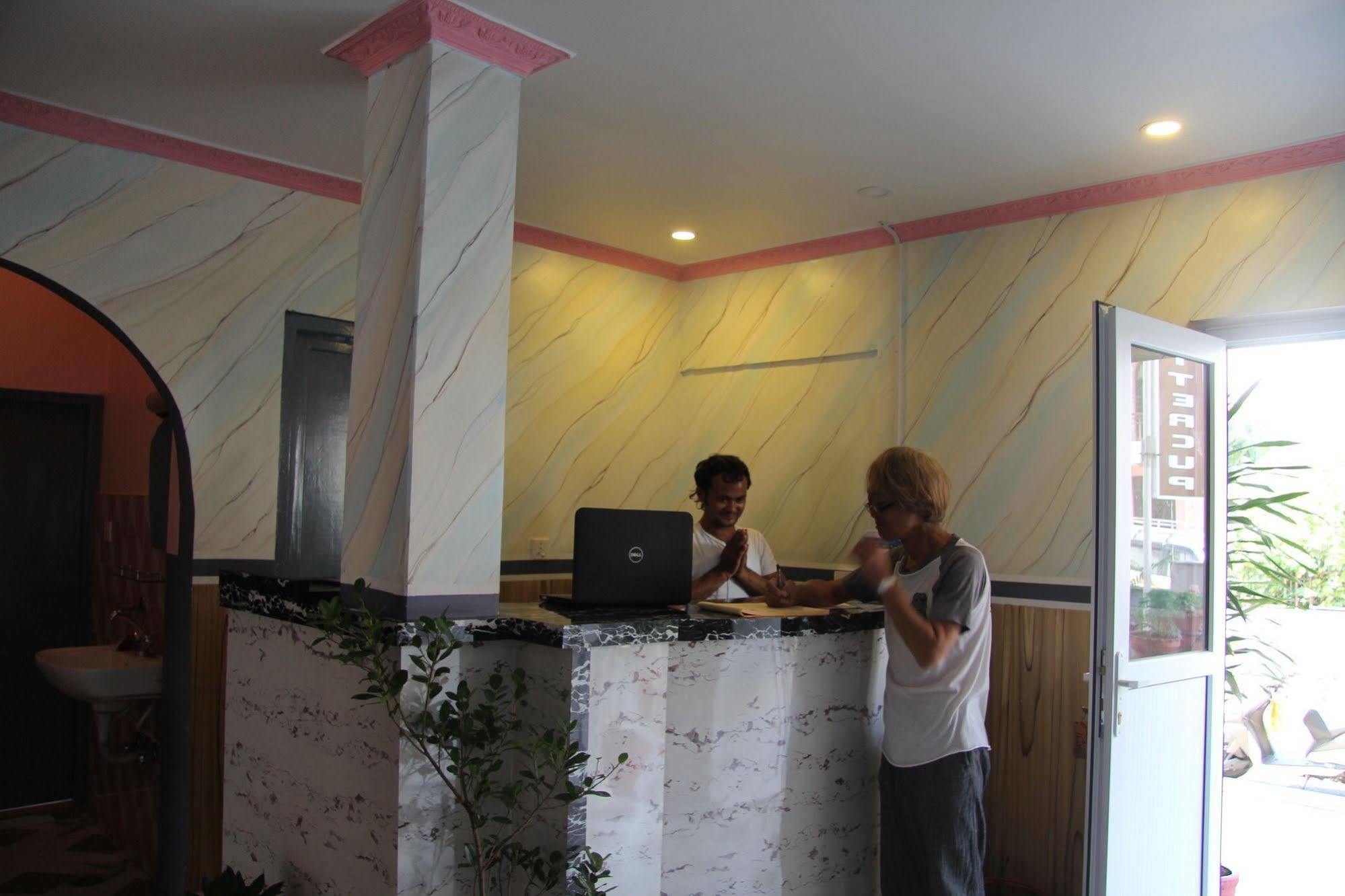 Hotel Buttercup Pokhara Bagian luar foto