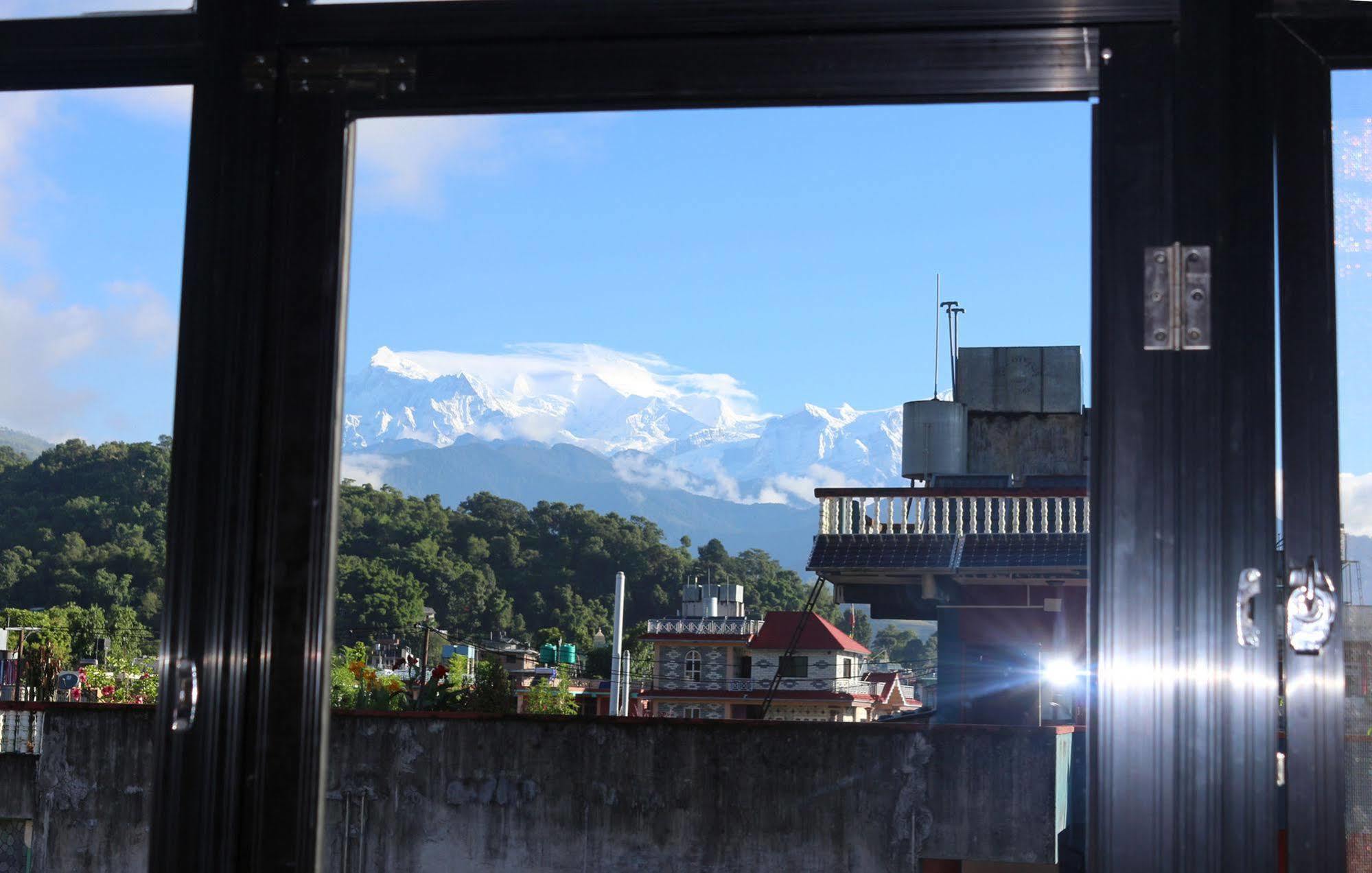 Hotel Buttercup Pokhara Bagian luar foto