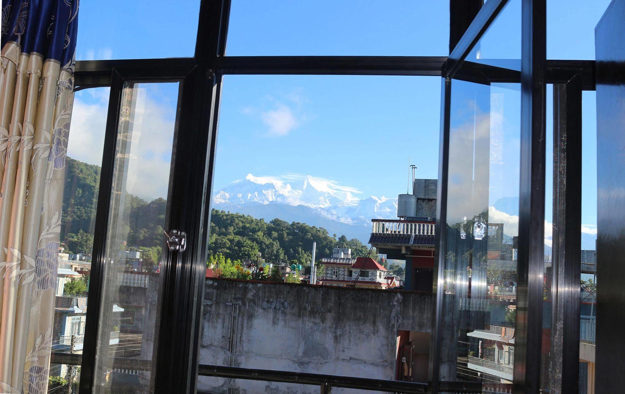 Hotel Buttercup Pokhara Bagian luar foto