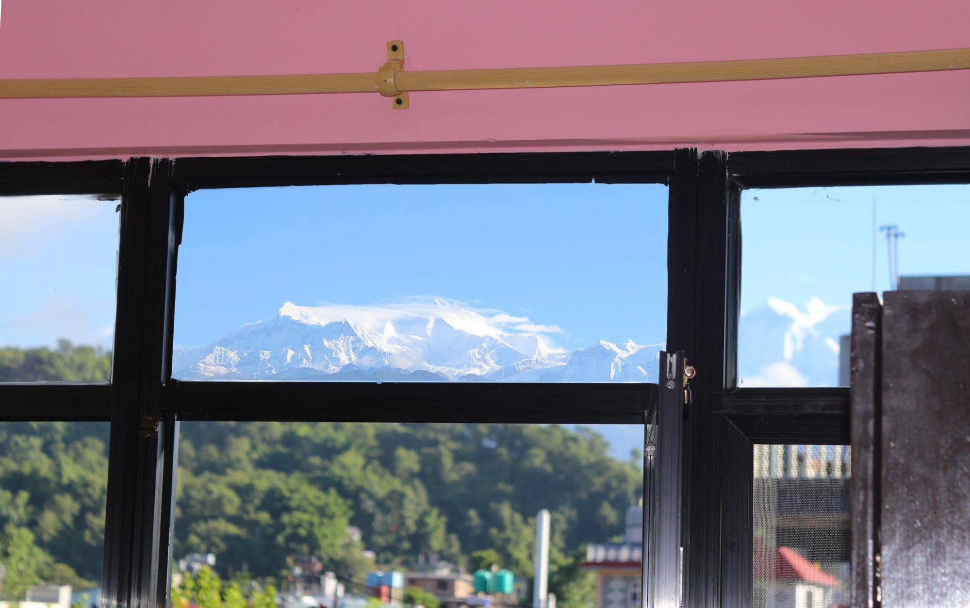 Hotel Buttercup Pokhara Bagian luar foto