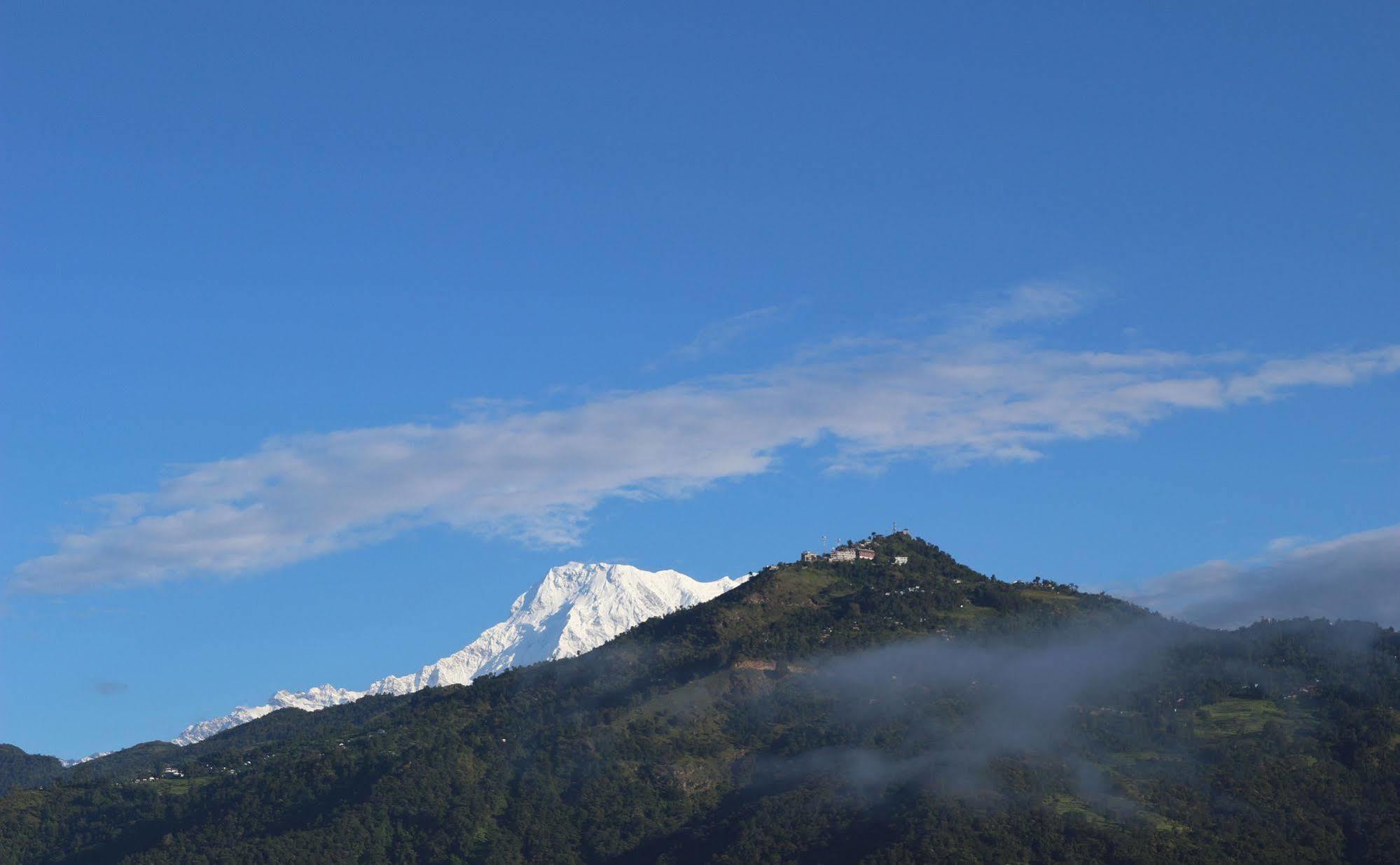 Hotel Buttercup Pokhara Bagian luar foto
